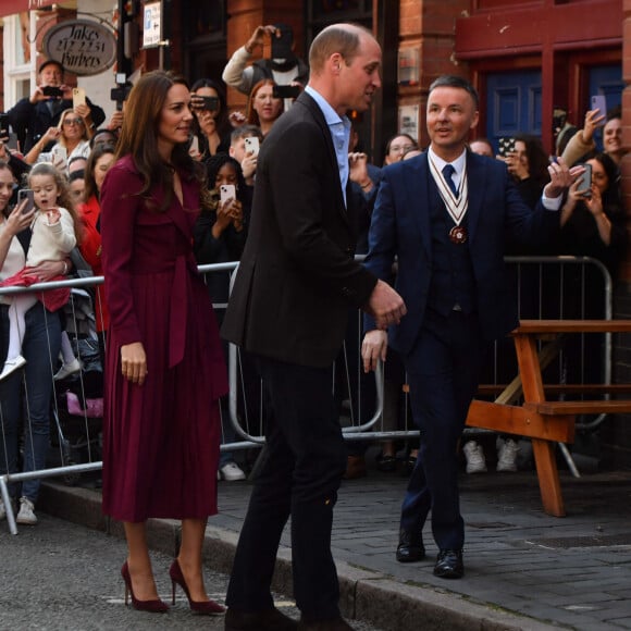 Le prince William, prince de Galles, et Catherine (Kate) Middleton, princesse de Galles, lors d'une visite au pub "The Rectory" à Birmingham, le 20 avril 2023. Ils ont rencontré les futurs dirigeants et propriétaires d'entreprises locales du secteur des industries créatives de la ville. 