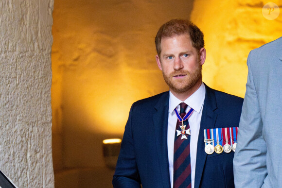 Le prince Harry, duc de Sussex arrive à la célébration du 10ème anniversaire des Invictus Games, en la cathédrale Saint-Paul à Londres, le 8 mai 2024. Venu sans sa femme et ses enfants, il ne rencontrera pas son père qui lutte actuellement contre un cancer. © MISC/Backgrid USA/Bestimage 