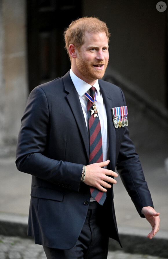 Le prince Harry, duc de Sussex arrive à la célébration du 10ème anniversaire des Invictus Games, en la cathédrale Saint-Paul à Londres, le 8 mai 2024. Venu sans sa femme et ses enfants, il ne rencontrera pas son père qui lutte actuellement contre un cancer. © Zahu/Backgrid UK/Bestimage 