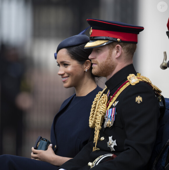 De l'eau a coulé sous les ponts depuis. Harry a épousé Meghan Markle avec qui il a eu 2 enfants, Archie (5 ans) et Lilibet (bientôt 3 ans)
Le prince Harry, duc de Sussex, et Meghan Markle, duchesse de Sussex, première apparition publique de la duchesse depuis la naissance du bébé royal Archie lors de la parade Trooping the Colour 2019, célébrant le 93ème anniversaire de la reine Elisabeth II, au palais de Buckingham, Londres, le 8 juin 2019. 