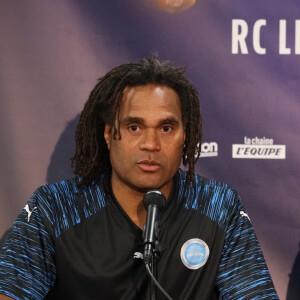 Christian Karembeu lors de la conférence de presse de présentation de la 3ème édition du Match des Héros au profit de l'Unicef, stade Bollaert-Delelis, le 22 avril 2023 à Lens. © Laurent Sanson / Panoramic / Bestimage