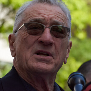 Dans son discours, il a notamment rappelé aux Américains de ne pas commettre la même erreur qu'en 2017.
Robert De Niro devant le tribunal de New-York. Photo : Edna Leshowitz/Zuma Press Wire/ABACAPRESS.COM