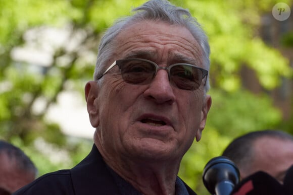 Dans son discours, il a notamment rappelé aux Américains de ne pas commettre la même erreur qu'en 2017.
Robert De Niro devant le tribunal de New-York. Photo : Edna Leshowitz/Zuma Press Wire/ABACAPRESS.COM