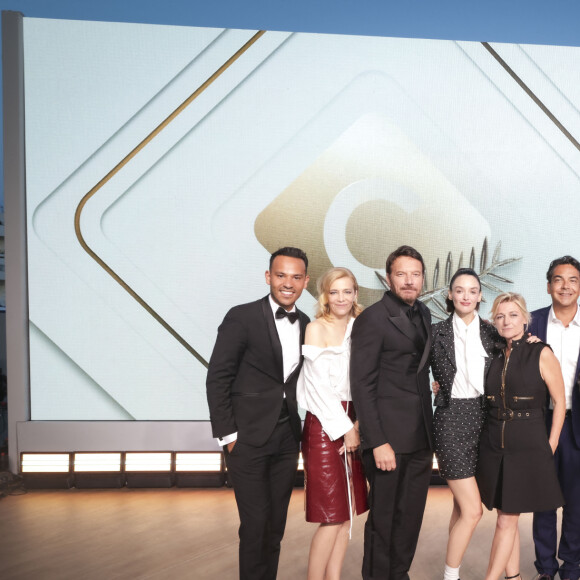 Exclusif - Mohamed Bouhafsi, Celine Salette, Samuel Lebihan, Charlotte Le Bon, Anne-Elisabeth Lemoine, Patrick Cohen, Santa, Bertrand Chameroy, Pierre Lescure sur le plateau de l'émission "C à vous" lors du 77ème Festival International du Film de Cannes (14 - 25 mai 2024), le 24 mai 2024. © Jack Tribeca / Bestimage