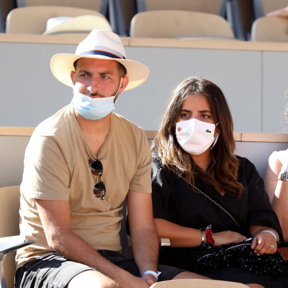 Affaire à suivre...
Inés Reg et guest dans les tribunes des Internationaux de France de Roland Garros à Paris le 11 juin 2021. © Dominique Jacovides / Bestimage