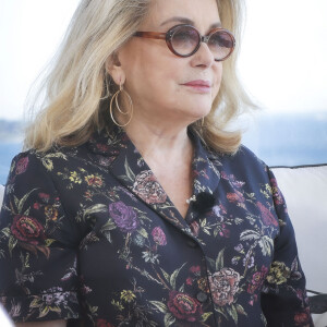 Exclusif - Catherine Deneuve interviewée par Augustin Trapenard pour l'émission "Brut" lors du 77ème Festival International du Film de Cannes. Le 22 mai 2024. © Jack Tribeca / Bestimage No Web No Blog pour Belgique et Suisse