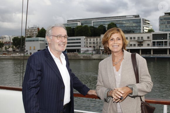 Et qu'ils sont très complices.
Bernard Le Coq et sa femme Martine - Soirée de "La Charcuterie artisanale sur la Seine" sur le bateau Les Flots à Paris le 11 juin 2012.