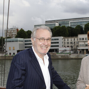 Bernard Le Coq et sa femme Martine - Soirée de "La Charcuterie artisanale sur la Seine" sur le bateau Les Flots à Paris le 11 juin 2012.