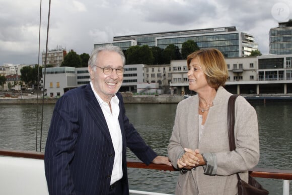 Bernard Le Coq et sa femme Martine - Soirée de "La Charcuterie artisanale sur la Seine" sur le bateau Les Flots à Paris le 11 juin 2012.