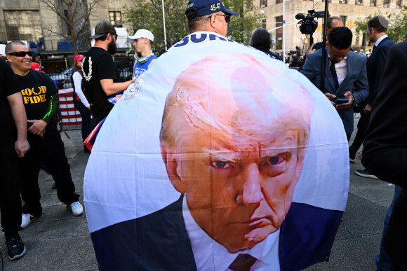 Des manifestants dans les rues de New York au premier jour du procès de Donald Trump © Andrea Renault/ZUMA Press Wire