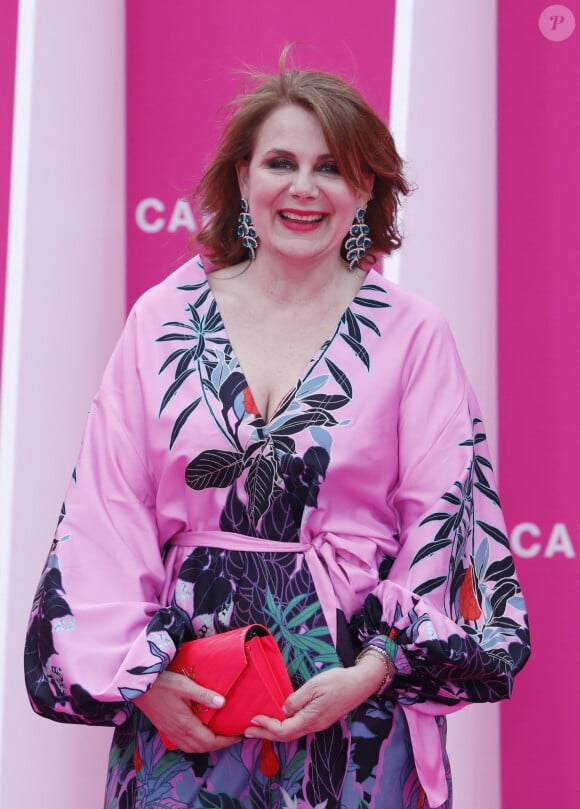 Par le passé, la comédienne a partagé la vie d'une personnalité connue.
Ariane Seguillon (Demain nous appartient) - Soirée d'ouverture de CanneSeries Saison 6 au Palais des Festivals de Cannes le 14 Avril 2023. © Denis Guignebourg/Bestimage 