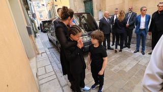 PHOTOS Chantal Nobel, grande absente pour l'adieu à son mari : le courage indéniable de leur fille Anne-Charlotte