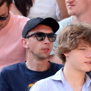 Marc Lavoine et son fils Roman dans les tribunes des Internationaux de France de tennis de Roland Garros 2023 le 6 juin 2023. © Jacovides-Moreau/Bestimage