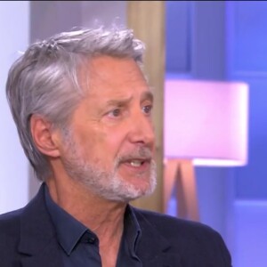 Antoine de Caunes a effectivement été très affecté par la mort de son ami et mentor, disparu en octobre 2018.