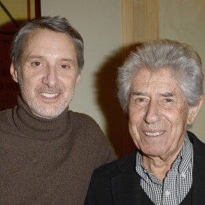 Antoine de Caunes et Philippe Gildas - Des personnes assistent à la répétition générale du nouveau spectacle de François-Xavier Demaison "Demaison s'évade" au Théâtre Edouard VII à Paris, le 10 décembre 2013.