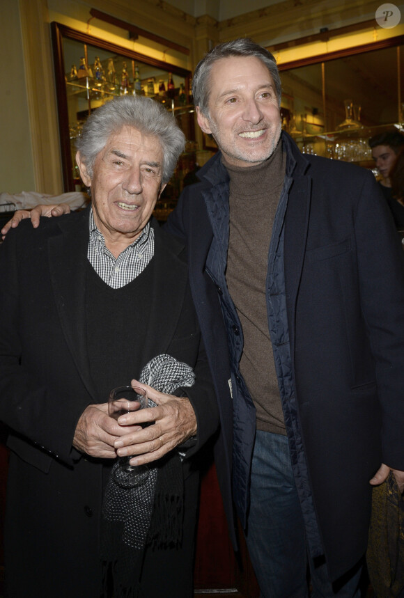 Philippe Gildas et Antoine de Caunes - People a la generale du nouveau spectacle de Francois-Xavier Demaison "Demaison s'évade" au Theatre Edouard VII à Paris, le 10 decembre 2013.