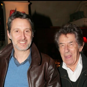 Antoine de Caunes et Philippe Gildas - Soirée de générale au théâtre de la Madeleine à Paris pour la pièce "Le temps des cerises".