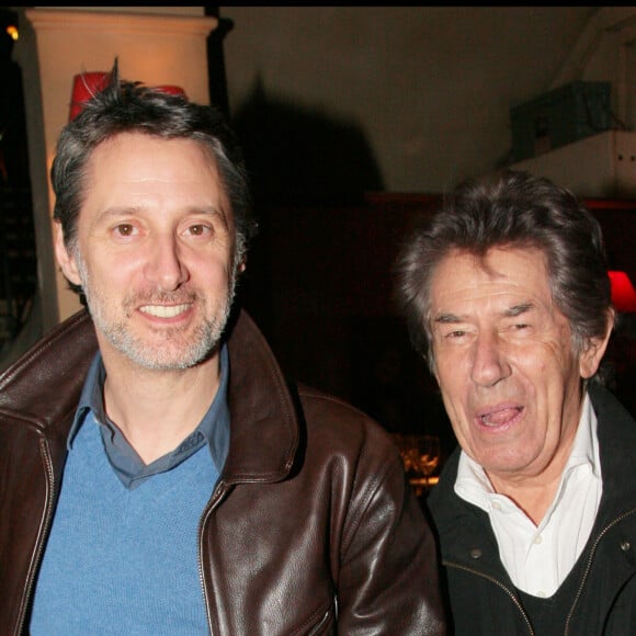 Antoine de Caunes et Philippe Gildas - Soirée de générale au théâtre de la Madeleine à Paris pour la pièce "Le temps des cerises".