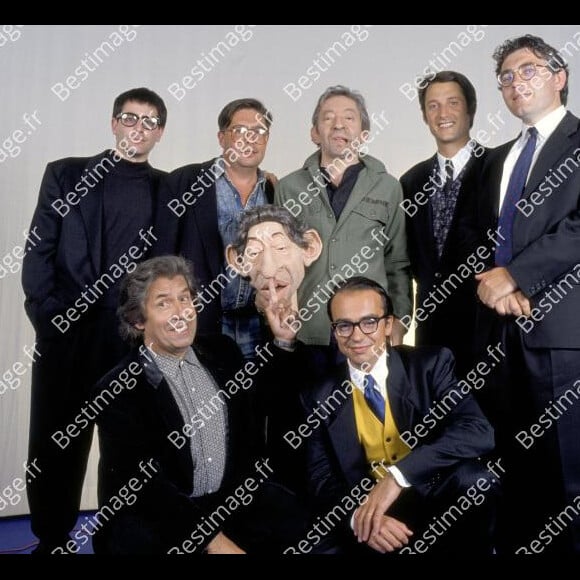 Serge Gainsbourg avec Philippe Gildas, Karl Zero, et Antoine de Caunes - Plateau de l'émission "Nulle part ailleurs" sur Canal+ à Paris en 1979.