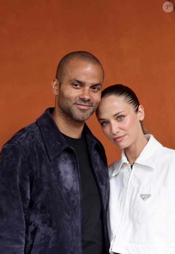 Tony Parker et sa compagne Agathe Teyssier au village lors des Internationaux de France de tennis de Roland Garros 2024 à Paris le 2 juin 2024. © Dominique Jacovides / Cyril Moreau / Bestimage