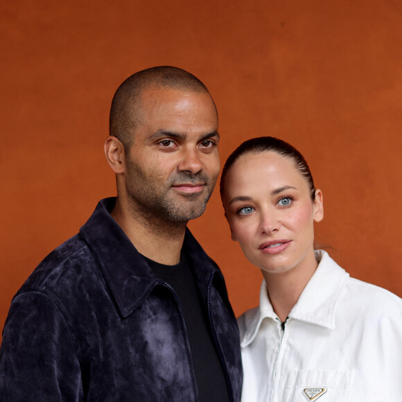 Tony Parker et sa compagne Agathe Teyssier au village lors des Internationaux de France de tennis de Roland Garros 2024 à Paris le 2 juin 2024. © Dominique Jacovides / Cyril Moreau / Bestimage