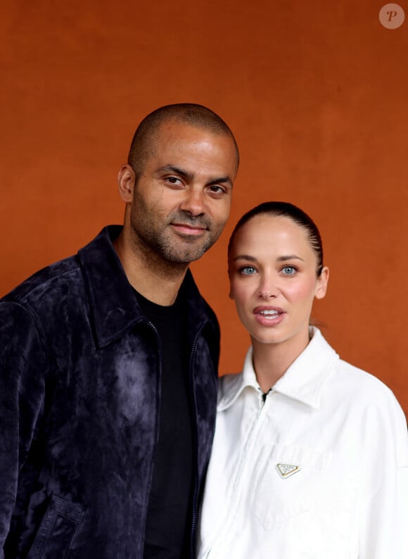 On ne sait pas si Tony Parker et Alizé Lim se sont vus lors de cette journée

Tony Parker et sa compagne Agathe Teyssier au village lors des Internationaux de France de tennis de Roland Garros 2024 à Paris le 2 juin 2024. © Dominique Jacovides / Cyril Moreau / Bestimage