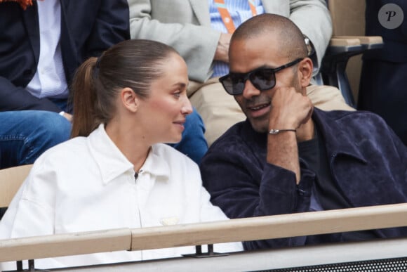 Tony Parker et sa compagne Agathe Teyssier regardent le même match que A.Lim, l'ex de Tony Parker lors des Internationaux de France de tennis de Roland Garros le 2 juin 2024 © Moreau / Jacovides / Bestimage