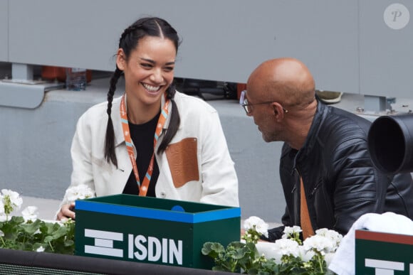 T.Parker et sa compagne A.Teyssier regardent le même match que Alizé Lim, l'ex de Tony Parker lors des Internationaux de France de tennis de Roland Garros le 2 juin 2024 © Moreau / Jacovides / Bestimage