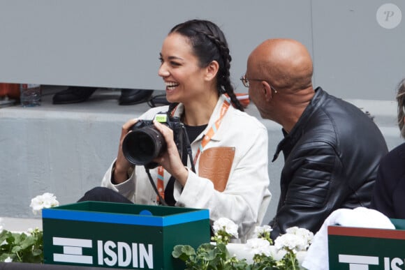 T.Parker et sa compagne A.Teyssier regardent le même match que Alizé Lim, l'ex de T.Parker lors des Internationaux de France de tennis de Roland Garros le 2 juin 2024 © Moreau / Jacovides / Bestimage