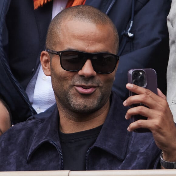 Tony Parker et sa compagne Agathe Teyssier regardent le même match que A.Lim, l'ex de Tony Parker lors des Internationaux de France de tennis de Roland Garros le 2 juin 2024 © Moreau / Jacovides / Bestimage