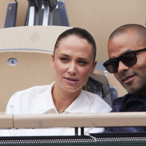 Tony Parker et sa compagne Agathe Teyssier regardent le même match que A.Lim, l'ex de Tony Parker lors des Internationaux de France de tennis de Roland Garros le 2 juin 2024 © Moreau / Jacovides / Bestimage