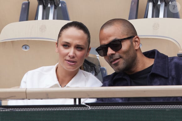 Tony Parker et sa compagne Agathe Teyssier regardent le même match que A.Lim, l'ex de Tony Parker lors des Internationaux de France de tennis de Roland Garros le 2 juin 2024 © Moreau / Jacovides / Bestimage