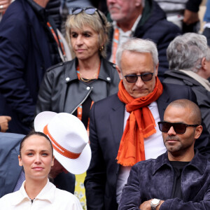 Tony Parker et sa compagne Agathe Teyssier dans les tribunes au même moment dans les tribunes des Internationaux de France de tennis de Roland Garros 2024 à Paris, France, le 2 juin 2024. © Jacovides-Moreau/Bestimage