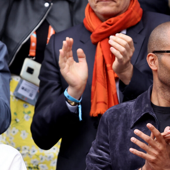 Tony Parker et sa compagne Agathe Teyssier dans les tribunes au même moment dans les tribunes des Internationaux de France de tennis de Roland Garros 2024 à Paris, France, le 2 juin 2024. © Jacovides-Moreau/Bestimage