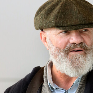 En effet, en 2000, il a eu le grand bonheur d'obtenir le statut de Meilleur ouvrier de France mais, en parallèle, on lui a diagnostiqué des extrasystoles (un trouble du rythme cardiaque, NDLR).
Exclusif - Le chef Philippe Etchebest se rend au salon professionnel des métiers de la bouche "Exphotel" à Bordeaux, France, le 21 novembre 202. © Patrick Bernard/Bestimage