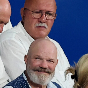 Philippe Etchebest a même précisé avoir été conscient durant l'intervention des médecins. "C'est impressionnant, ils passent une sonde par l'artère fémorale. On ressent une chaleur intense, l'impression que votre poitrine va exploser", a-t-il également confié.
Philippe Etchebest - People dans les tribunes lord du match d'ouverture de la Coupe du Monde de Rugby France 2023 avant le match de la Poule A entre la France et la Nouvelle-Zélande au Stade de France à Saint-Denis le 8 septembre 2023. © Dominique Jacovides/Bestimage