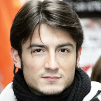 Le chanteur Michal change radicalement de tête, son look dévoilé en direct devant sa grande amie Elodie Frégé