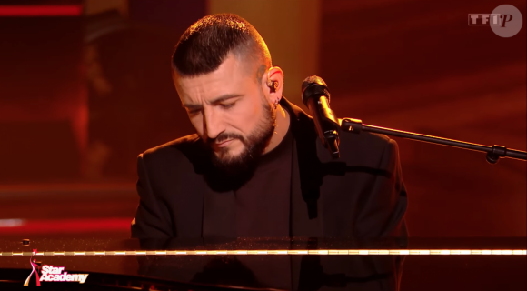 Michal sur le plateau de la "Star Academy" en décembre 2023.