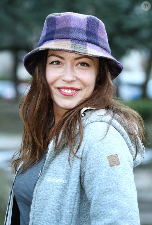 Photocall avec Dounia Coesens de la série "La doc et le véto" lors de la 25ème Edition du Festival TV de Luchon. Le 4 février 2023 © Patrick Bernard / Bestimage