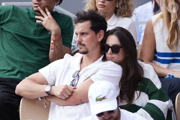 Juan Arbelaez et sa compagne Cassandre Verdier dans les tribunes des Internationaux de France de tennis de Roland Garros 2024 à Paris, France, le 4 juin 2024. © Jacovides-Moreau/Bestimage 