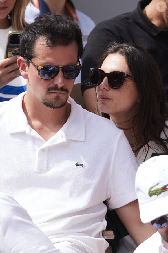 Juan Arbelaez et sa compagne Cassandre Verdier dans les tribunes des Internationaux de France de tennis de Roland Garros 2024 à Paris, France, le 4 juin 2024. © Jacovides-Moreau/Bestimage  Celebs in the stands during the 2024 French Open at Roland Garros in Paris, France, on June 4, 2024. 