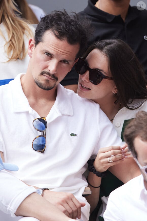 Juan Arbelaez et sa compagne Cassandre Verdier dans les tribunes des Internationaux de France de tennis de Roland Garros 2024 à Paris, France, le 4 juin 2024. © Jacovides-Moreau/Bestimage 