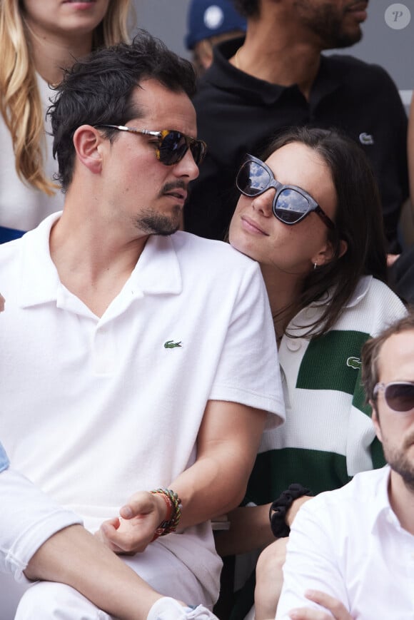 Juan Arbelaez et sa compagne Cassandre Verdier dans les tribunes des Internationaux de France de tennis de Roland Garros 2024 à Paris, France, le 4 juin 2024. © Jacovides-Moreau/Bestimage 