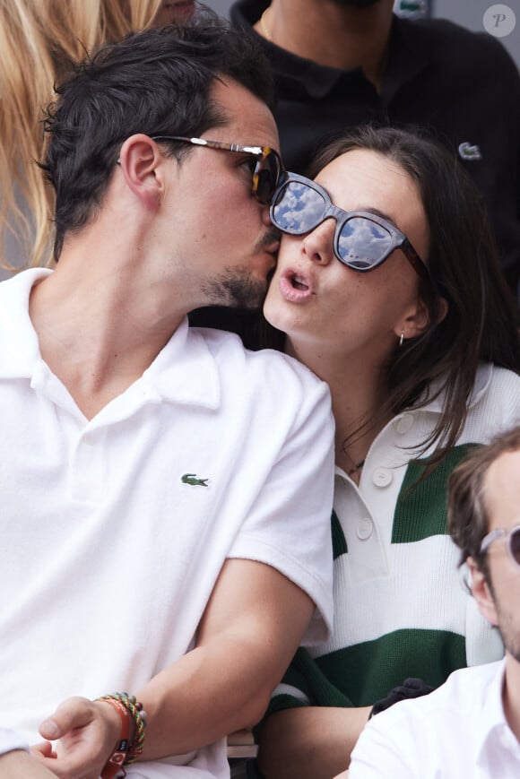 Juan Arbelaez et sa compagne Cassandre Verdier dans les tribunes des Internationaux de France de tennis de Roland Garros 2024 à Paris, France, le 4 juin 2024. © Jacovides-Moreau/Bestimage 