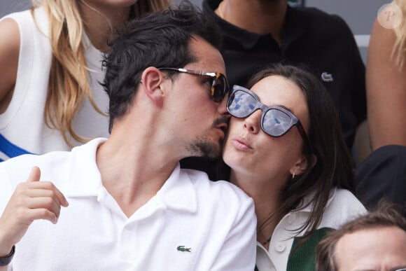 Juan Arbelaez et sa compagne Cassandre Verdier dans les tribunes des Internationaux de France de tennis de Roland Garros 2024 à Paris, France, le 4 juin 2024. © Jacovides-Moreau/Bestimage 