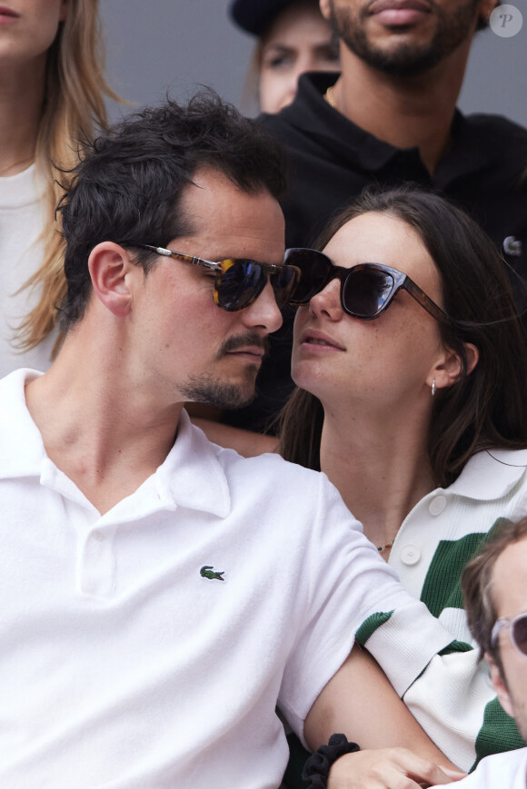 Juan Arbelaez et sa compagne Cassandre Verdier dans les tribunes des Internationaux de France de tennis de Roland Garros 2024 à Paris, France, le 4 juin 2024. © Jacovides-Moreau/Bestimage 