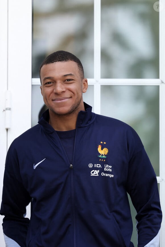 Kylian Mbappé - Le président français, Emmanuel Macron se rend auprès de l’équipe de France masculine de football, au Centre National du Football de Clairefontaine, à Clairefontaine-en-Yvelines. Le 3 juin 2024. © Stéphane Lemouton / Bestimage