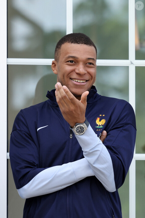 Kylian Mbappé - Le président français, Emmanuel Macron se rend auprès de l’équipe de France masculine de football, au Centre National du Football de Clairefontaine, à Clairefontaine-en-Yvelines. Le 3 juin 2024. © Stéphane Lemouton / Bestimage