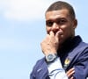 "Au PSG je n'étais pas malheureux, ce serait cracher dans la soupe et cracher au visage de tous ces gens qui m'ont défendu", a déclaré Kylian Mbappé
 
Kylian Mbappé - Le président français, Emmanuel Macron se rend auprès de l'équipe de France masculine de football, au Centre National du Football de Clairefontaine, à Clairefontaine-en-Yvelines. Le 3 juin 2024. © Stéphane Lemouton / Bestimage