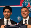 Kylian Mbappé vise notamment son ancien président, Nasser Al-Khelaïfi
 
Nasser al-Khelaïfi, président-directeur général du Paris Saint-Germain, et Kylian Mbappé lors d'une conférence de presse suite au renouvellement du contrat de l'attaquant au Paris Saint-Germain jusqu'en 2025, au Parc des Princes à Paris, France, le 23 mai 2022. © Aurelien Morissard/Panoramic/Bestimage